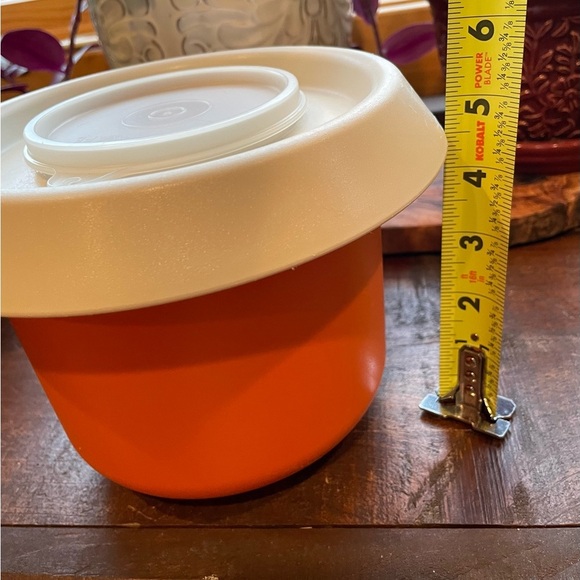 Tupperware Orange Mixing Bowl with Splash Proof Lid, 1.5 Liter vintage - Picture 4 of 8